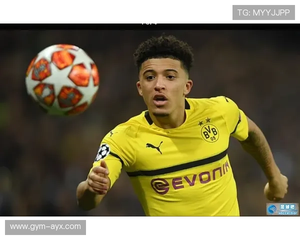 足球明星逗比头像女孩笑容满面展现青春活力与足球激情的完美融合