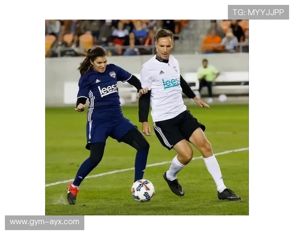 足球球星跟腱伤病隐患与运动生涯健康管理解析